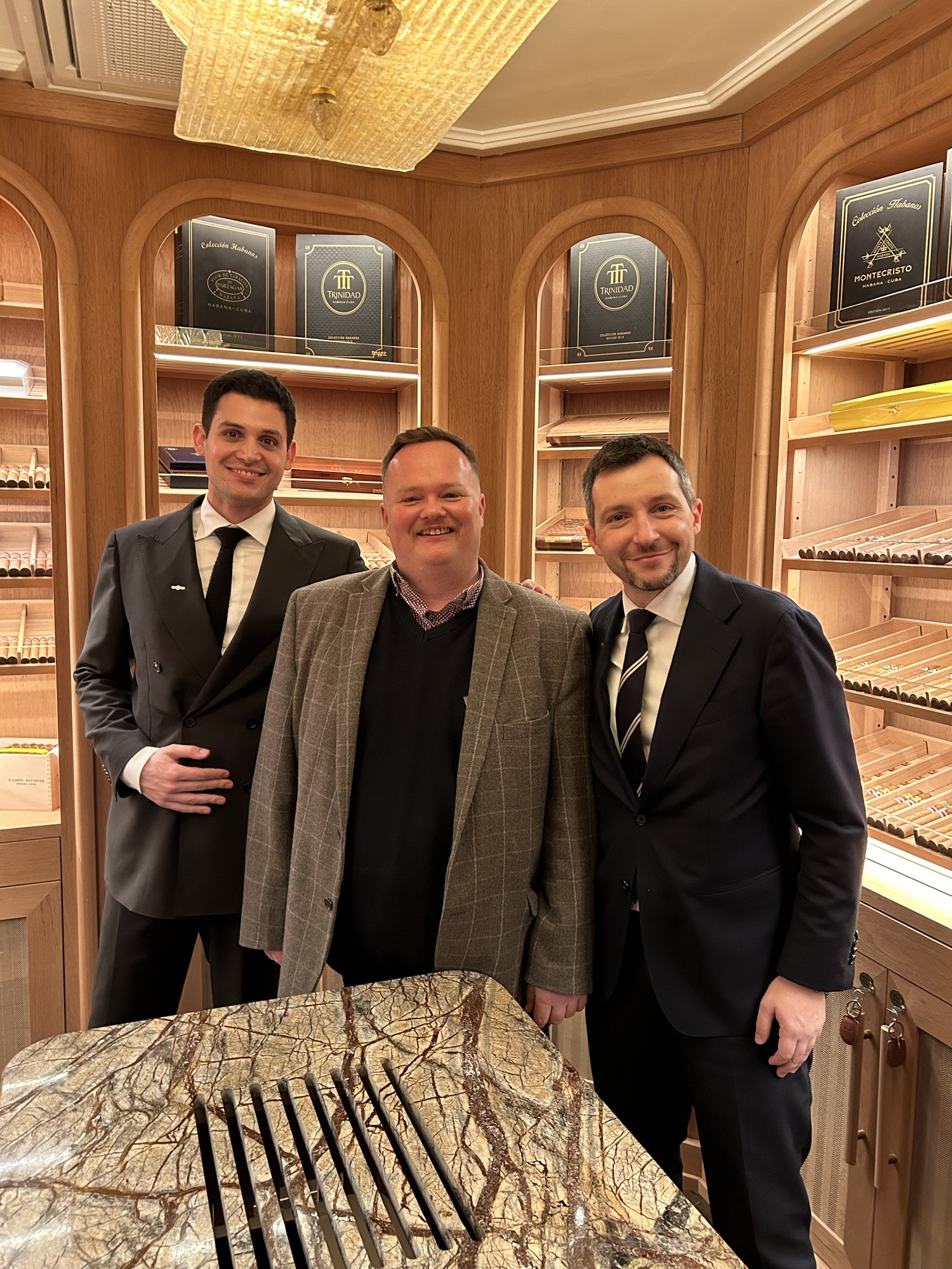 A visit to new London cigar shop and sampling lounge, Fumar